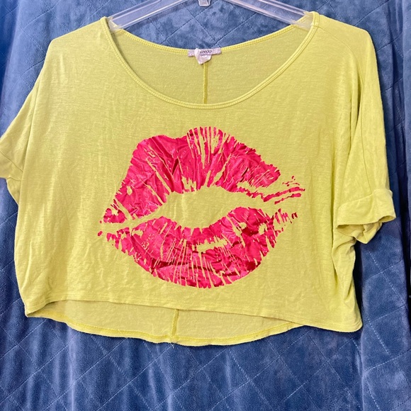 Davida Tops - Women's Davida Oversized Lip Stick Graphic Printed Crop Top